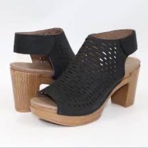 Dansko Danae Peeptoe black sling back clog size 10